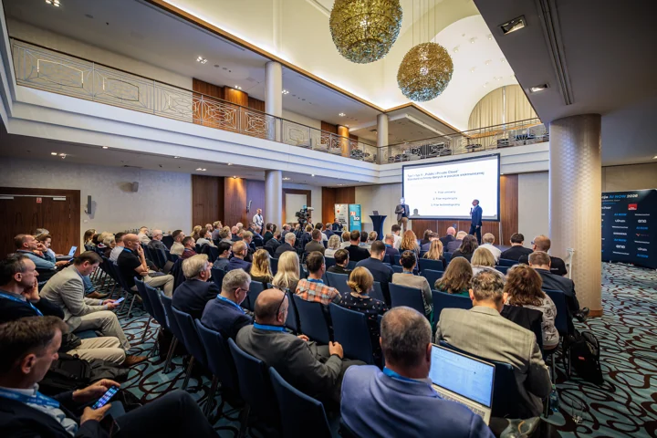 Uczestnicy konferencji na sali w Sopocie