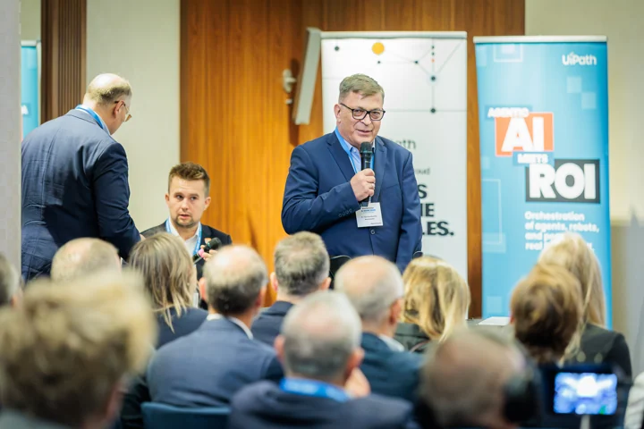 Prelegent podczas spotkania z uczestnikami AI NOW